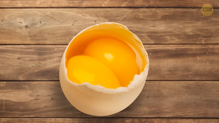 Четырёхлистный клевер и яйцо с двумя желтками: какова вероятность 23 редких событий?