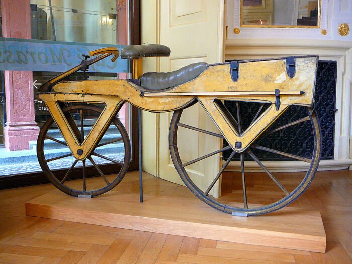 Почему первые велосипеды имели такой странный вид