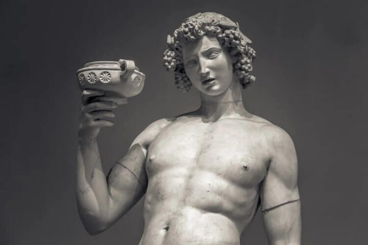 Зачем древнеримские скульпторы лишали свои статуи голов