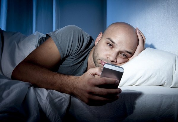 Как смартфон влияет на сон