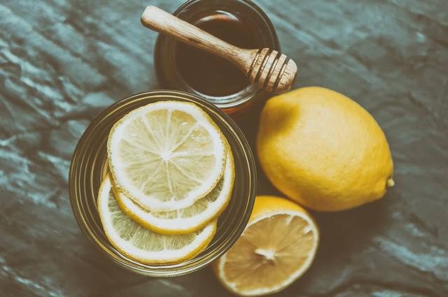 10 волшебных свойств воды с лимоном и мёдом, которые преобразят ваш организм