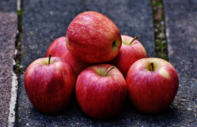 Чем могут быть опасны яблоки и груши для аллергиков