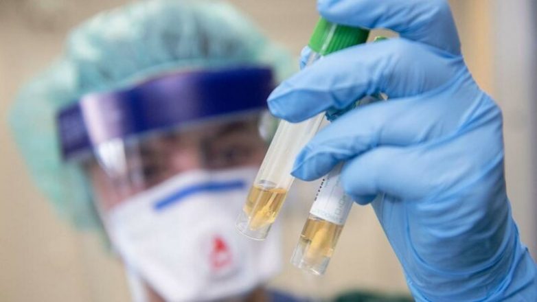 Китайские врачи рассказали, как отличить коронавирус от простуды
