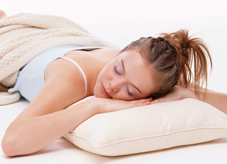 Почему врачи не советуют спать на животе