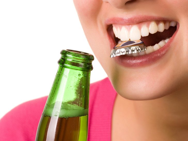 Привычки, которые день за днём разрушают ваши зубы
