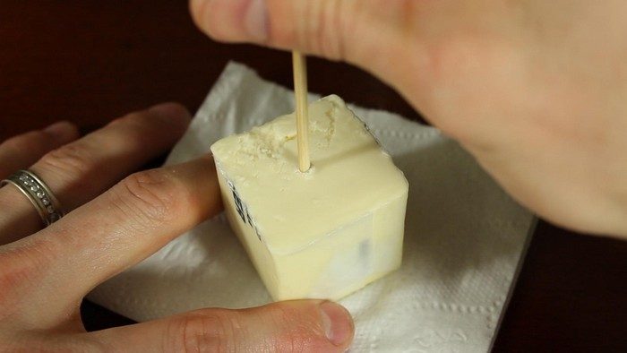 Как изготовить свечи из того, что есть в холодильнике