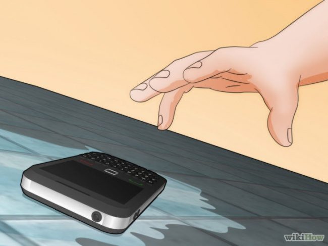 Спасаем промокший телефон