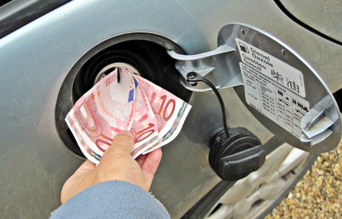 10 советов автомобилистам, которые помогут сэкономить на бензине