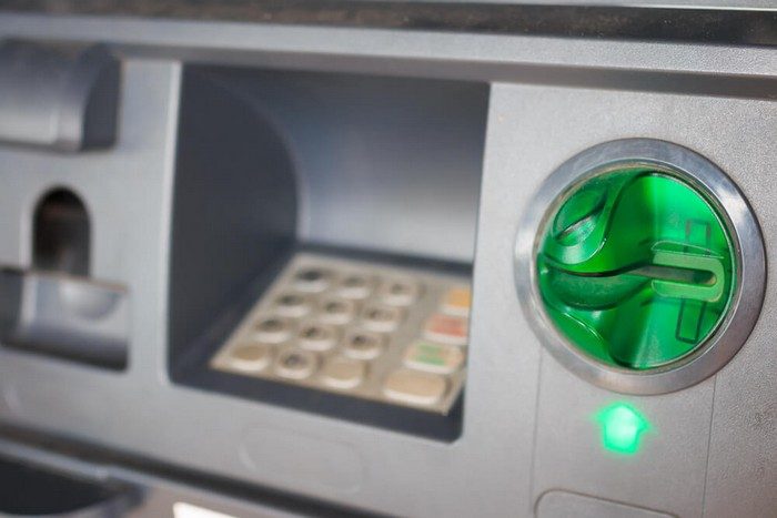 Как защитить банковскую карту от мошенников и их уловок