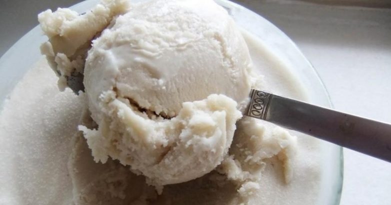 Простой рецепт вкусного сливочного мороженого
