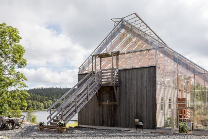 Находчивый швед построил дом-оранжерею