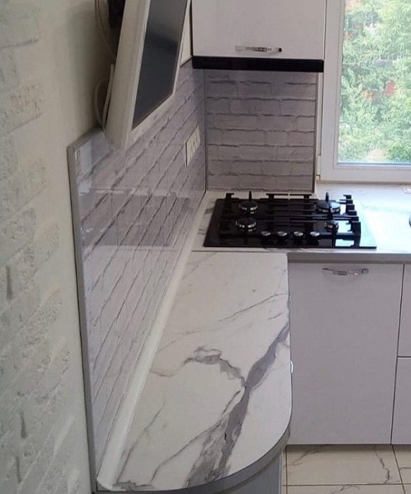Чудеса дизайна: как превратить 5 квадратных метров в современную удобную кухню