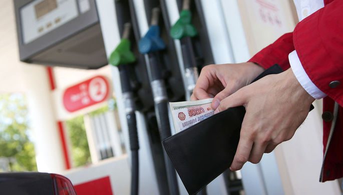 Бензин может подорожать на 5 рублей
