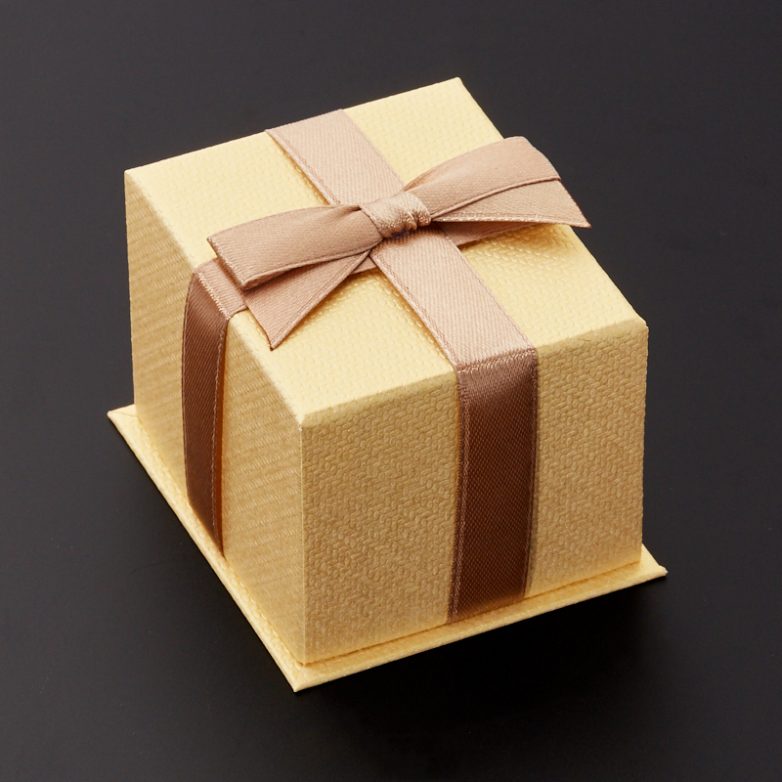 Учимся делать красивые подарочные коробки своими руками. Часть 1