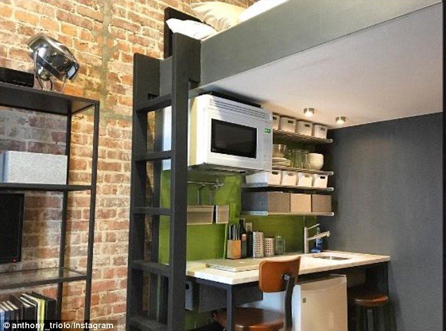 Экстремальная экономия пространства: кухня, спальня и кабинет на 14 квадратах