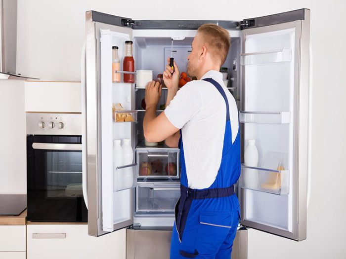 Что делать, если холодильник начал греться по бокам?