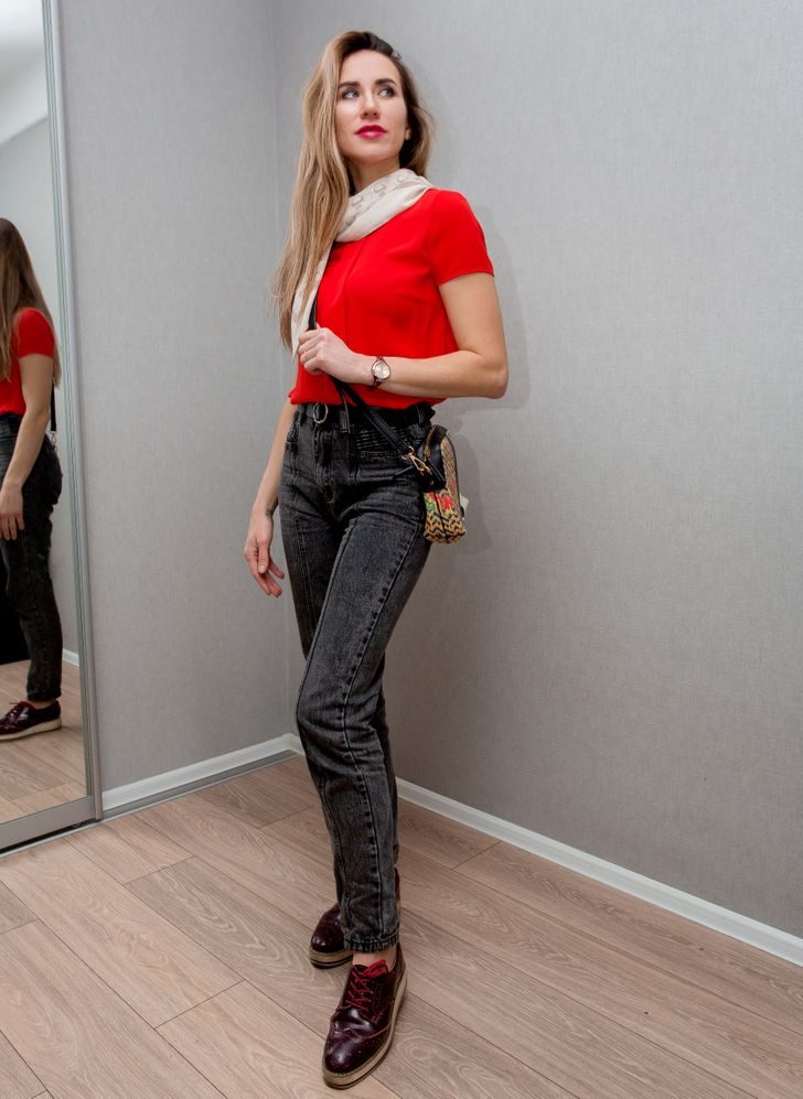 Девушка показала, как можно выглядеть стильно, даже если носить весь месяц одни и те же джинсы