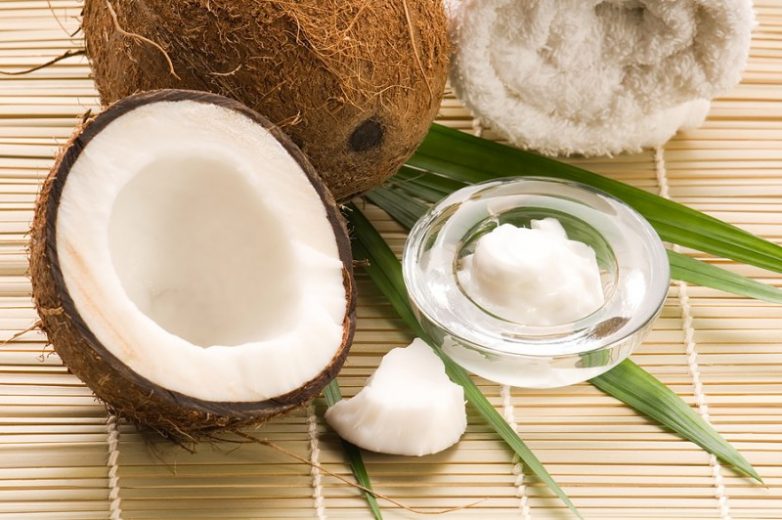 Почти на все случаи жизни: ещё 17 способов использования кокосового масла