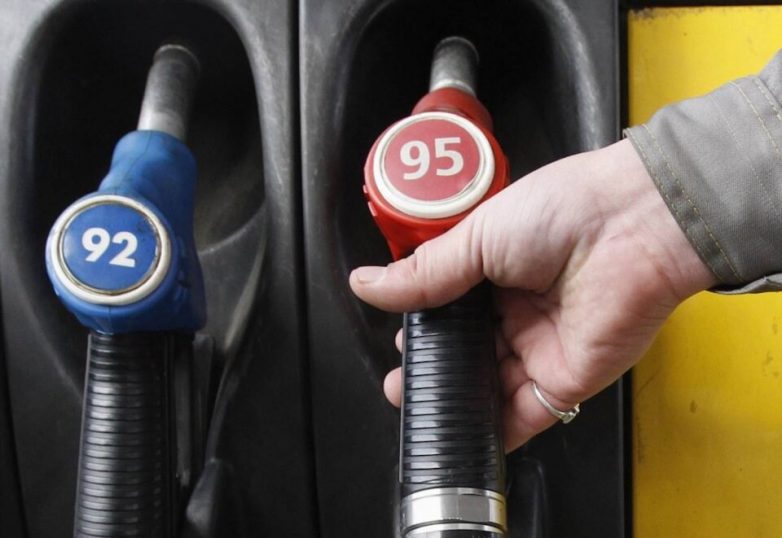 Пользователь рассказал, как заправляется 95-м бензином по цене 40 рублей за литр