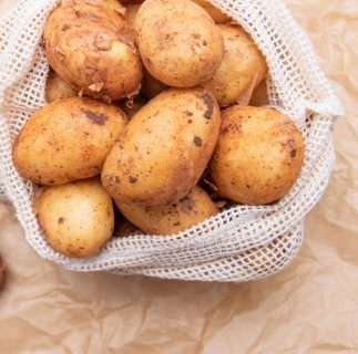 Где и как хранить картофель, чтобы он не испортился?