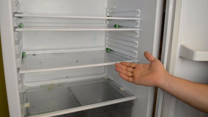 Простейший способ всегда сохранять полки холодильника чистыми
