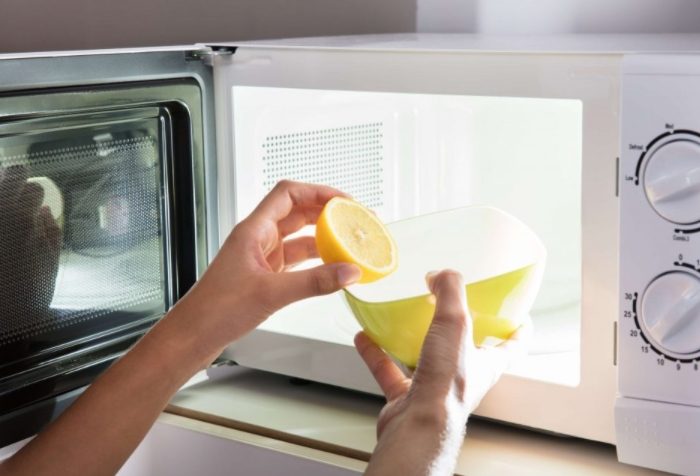 6 лайфхаков, которые помогут очистить даже самую грязную кухонную технику