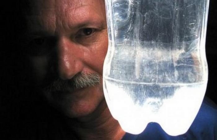 Бразилец придумал необычную лампу без электричества