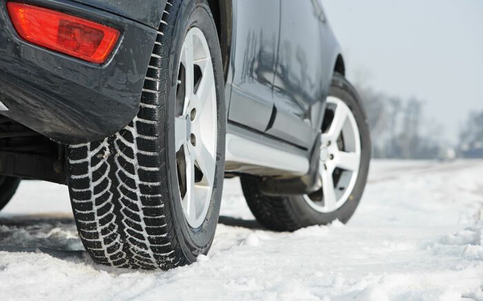 Зачем опытные автомобилисты перекачивают шины на зиму?