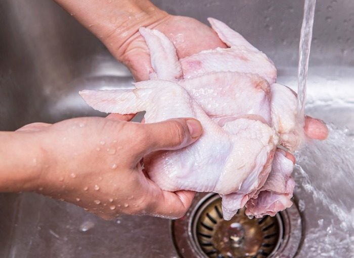 Мыть или не мыть: какие продукты мыть перед употреблением нужно, а какие — вредно?