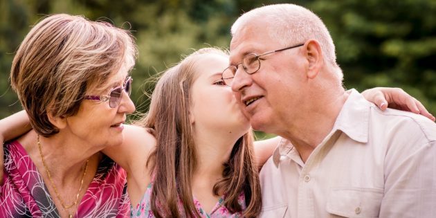 Старость в кайф: 5 способов помочь бабушкам и дедушкам чувствовать себя лучше