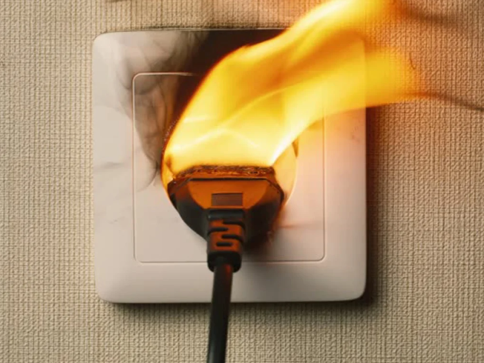 4 причины, по которым может случиться возгорание из-за плохой электрической проводки