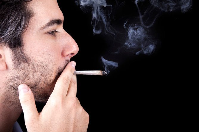 Что говорит манера курения о характере человека?