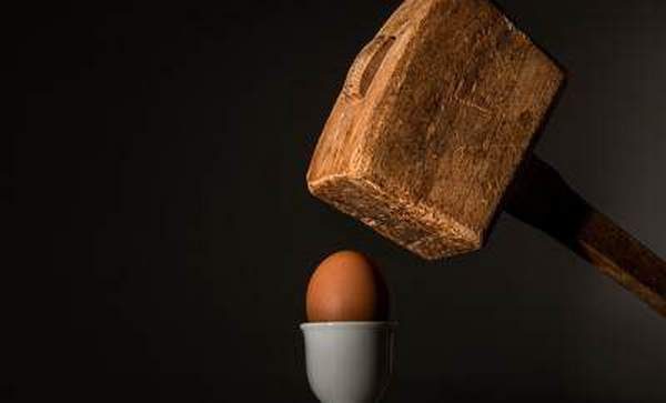 Как снять с себя порчу или сглаз яйцом?