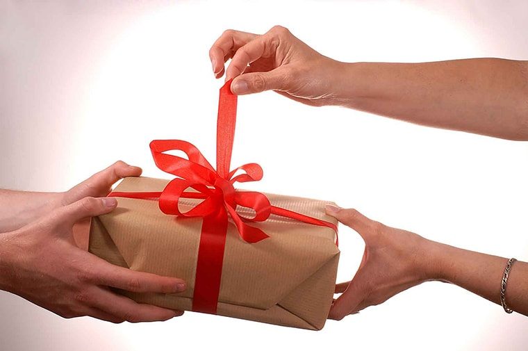 7 вещей, которые не стоит принимать в подарок