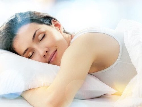 Как поза, в которой вы спите, влияет на энергетику и здоровье?