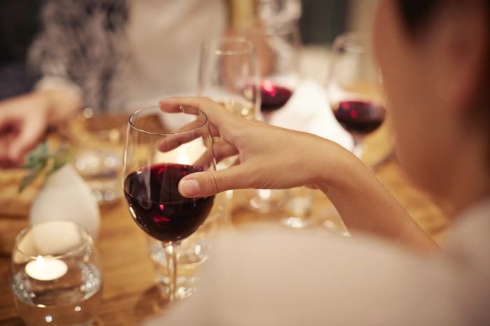 Как правильно выбрать вино для знаков Зодиака