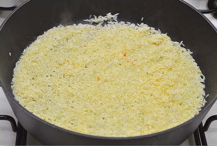 Рис с шафраном, тимьяном и чесноком