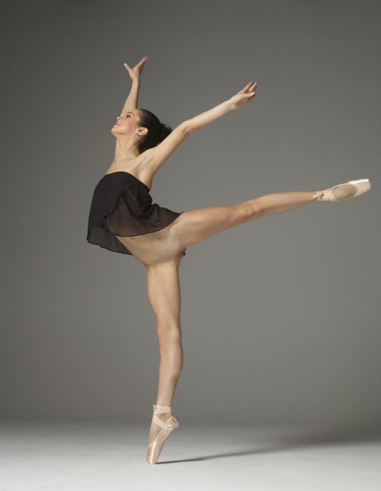 Обнаженная балерина