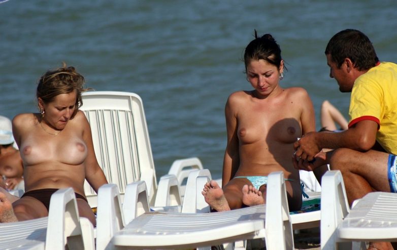 Девушки на пляжах, которые выступают против всяких условностей