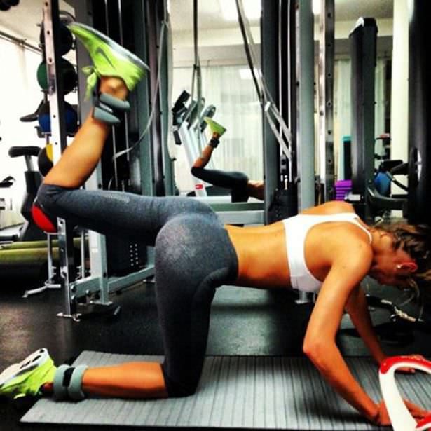 Стройные красотки в обтягивающих трико