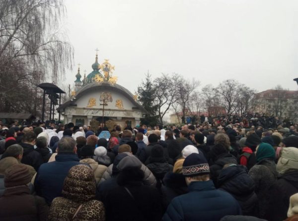 Монастырь в Киеве просит международной защиты