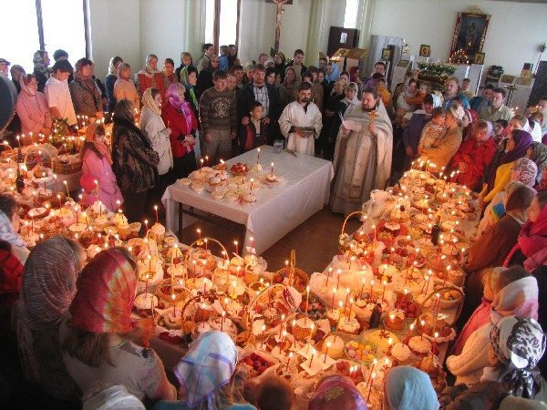 Священники Тюмени против освящения куличей на производстве
