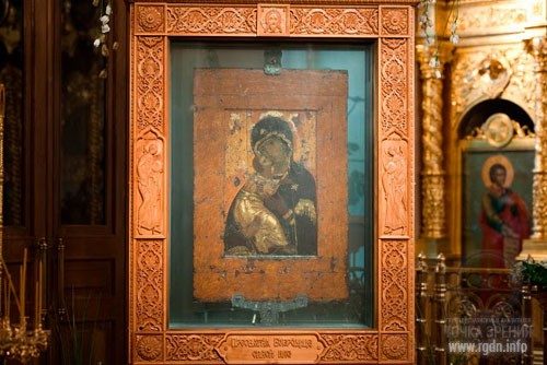 Древняя Владимирская икона Божией Матери: как она живёт в храме