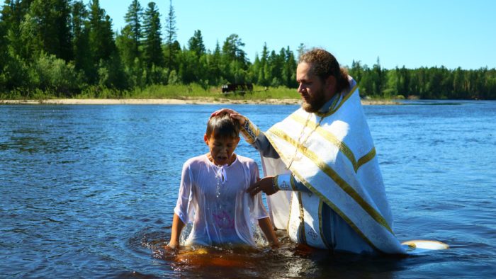 Что происходит во время таинства крещения?