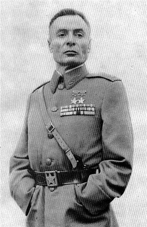 Василий Петров – единственный в мире офицер, воевавший без обеих рук.
