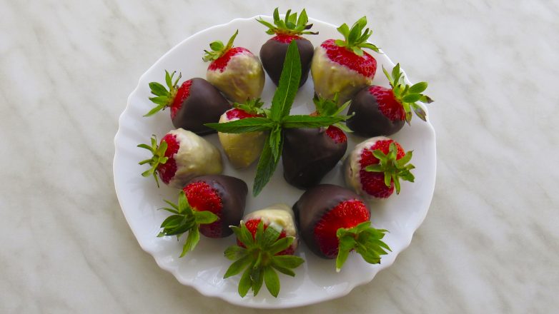 Роскошный десерт «Клубника в шоколаде»