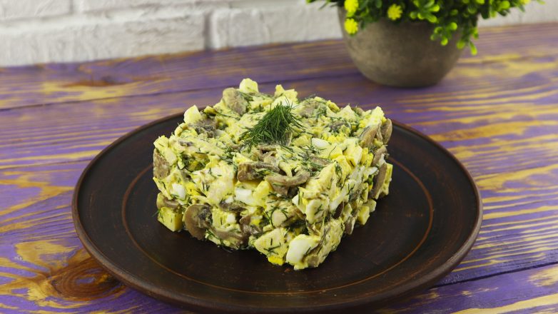 «Дубок» - вкусный и сытный салат