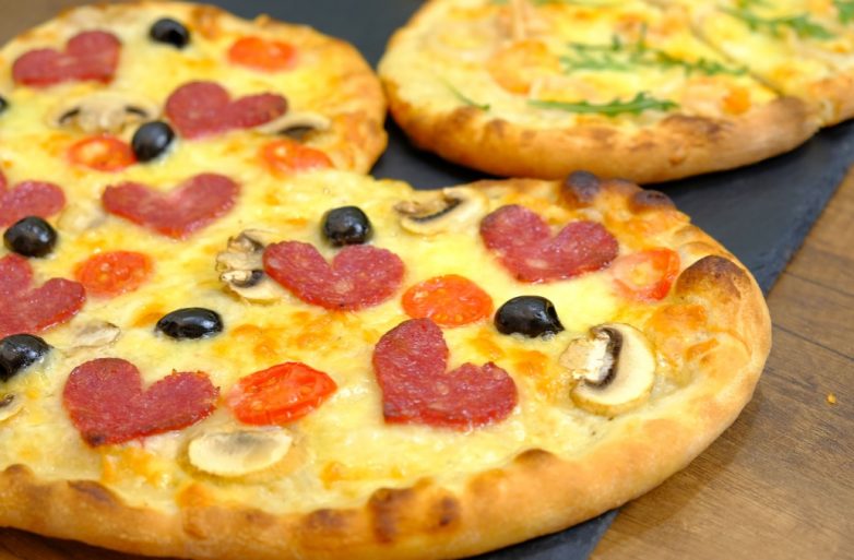 Пицца «Валентинка» с белым соусом. Идеальное дрожжевое тесто для пиццы