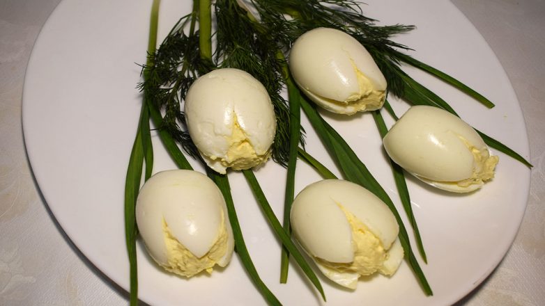 Фаршированные яйца. Вкуснейшая закуска «Белые Тюльпаны»
