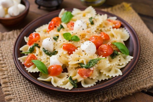 Итальянский салат с макаронами за 10 минут